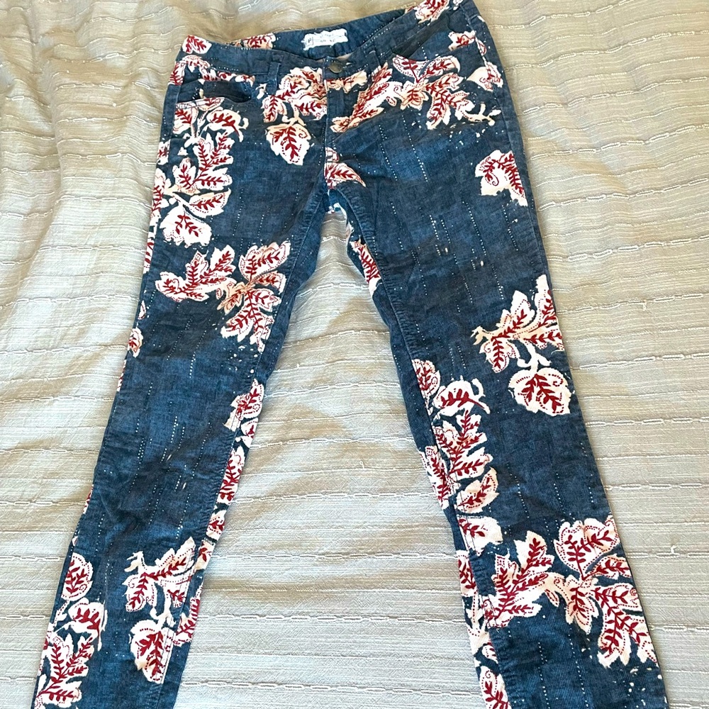 Free People skinny cords navy blue with red and white leaf pattern. Size 27